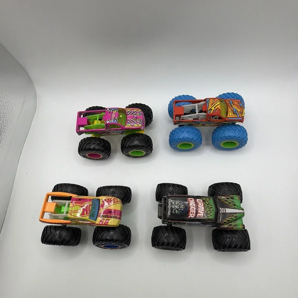 Hot Wheels Monster Trucks Lot 4 Grave Digger Bone‎ Shaker Diecast Cars